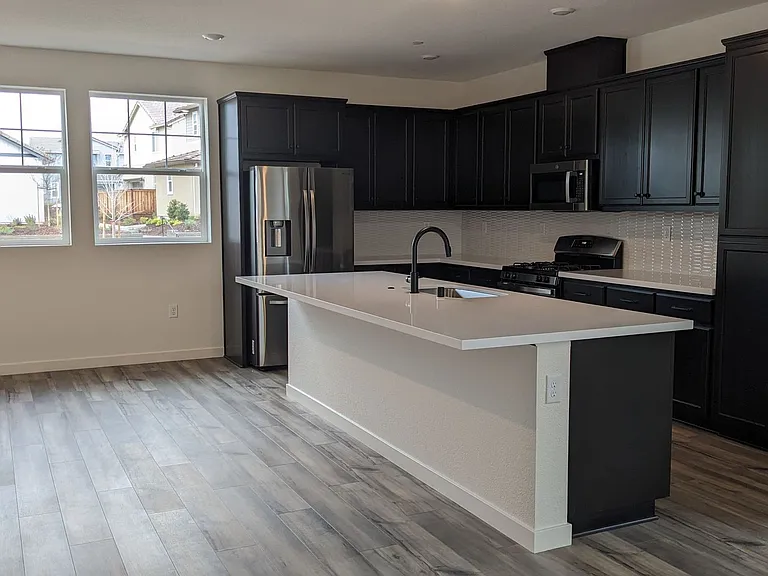 2468 Lake Club Dr — Photo 2