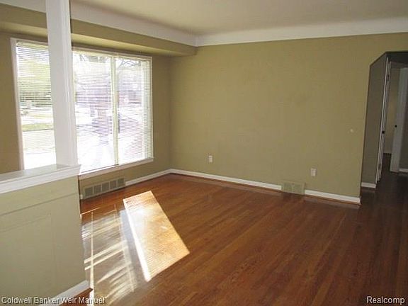 2nd image of 2323 Buckingham Ave