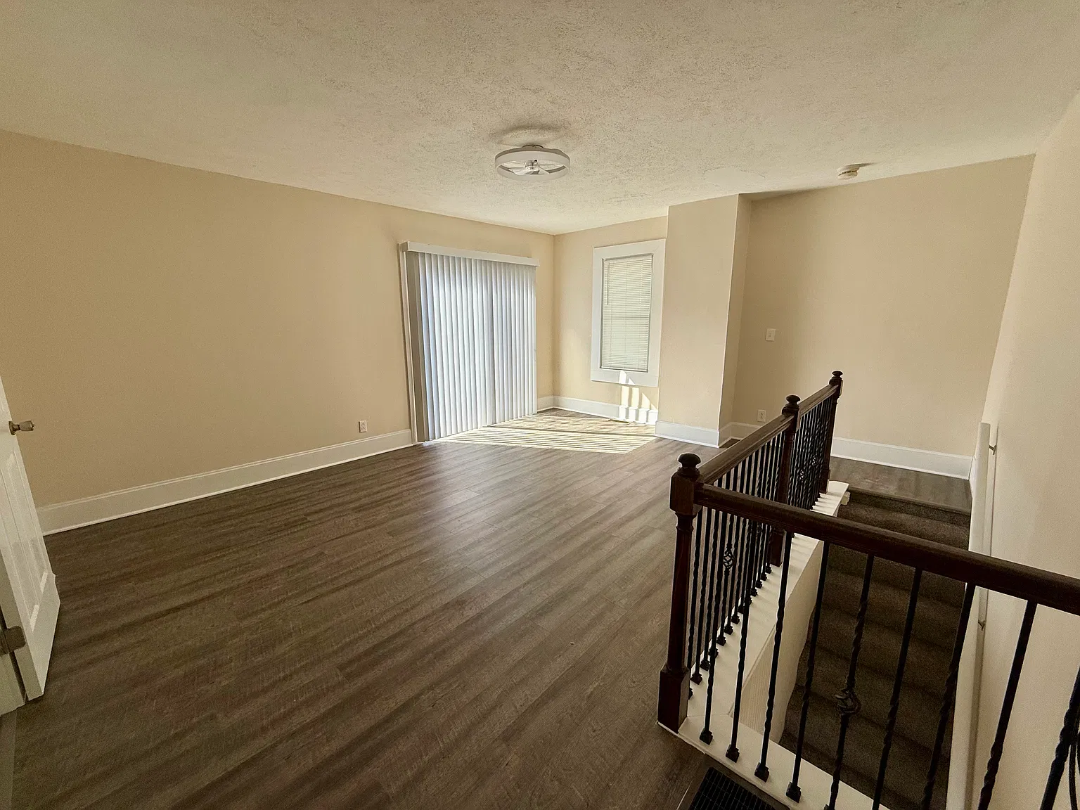 1 bed, 900 sqft, $1,100 — Photo 1