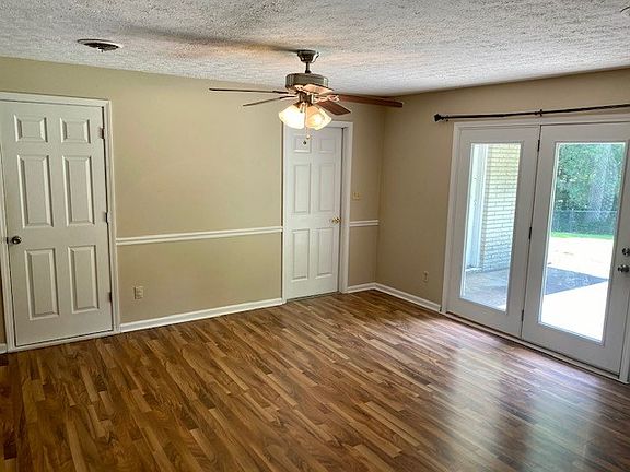 5th image of 585 Shamrock Dr