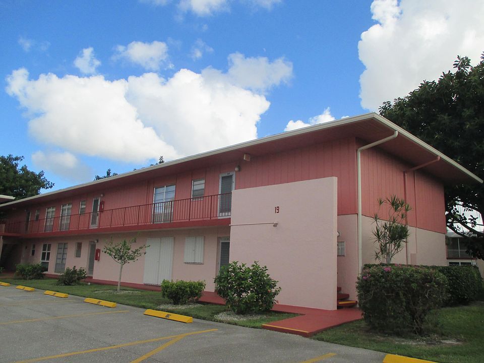 1st image of 19 Golfs Edge APT F