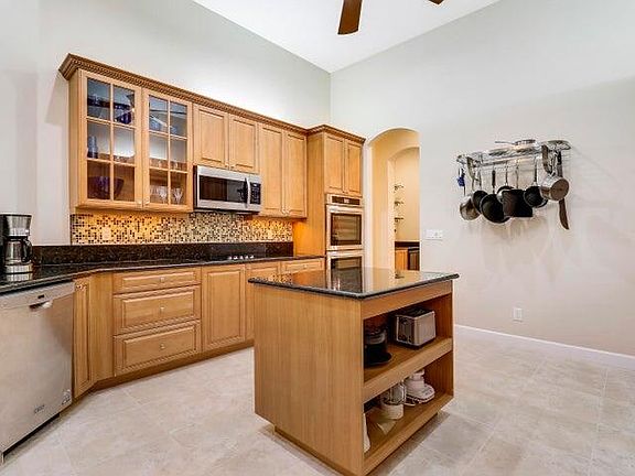 5th image of 820 SW Grand Reserves Boulevard