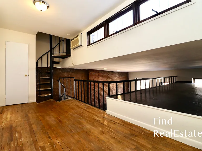 39 W 74th St #PHB — Photo 17