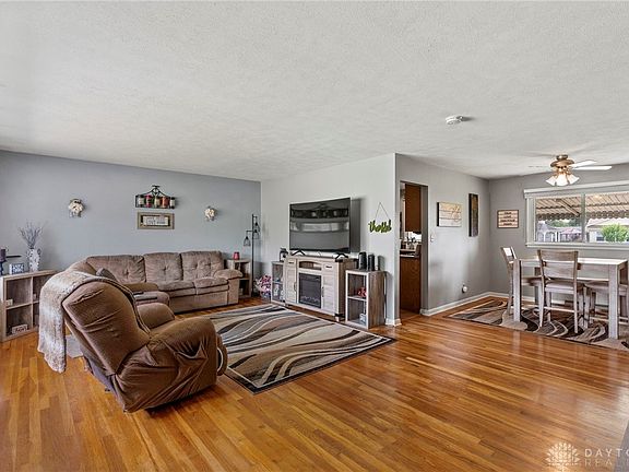 4th image of 355 Blackburn Ave