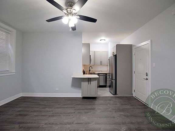 4th image of 1521 W Sherwin Ave #103