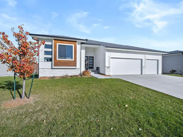 5613 Westfield Dr, Ames, IA 50014