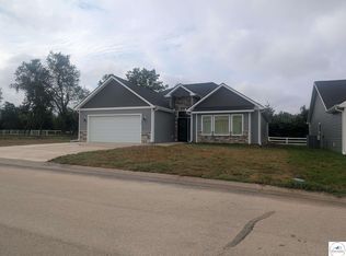 302 E Colony Dr, Clinton, MO 64735