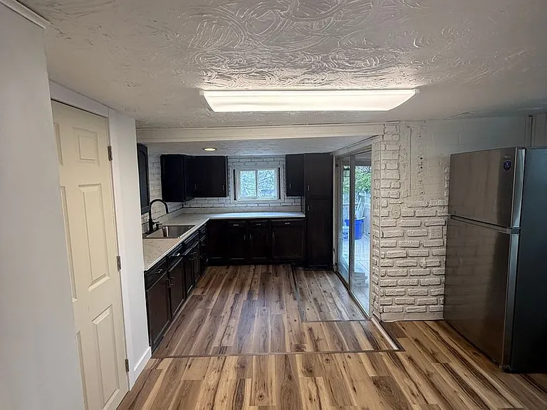 524 Short St — Photo 8