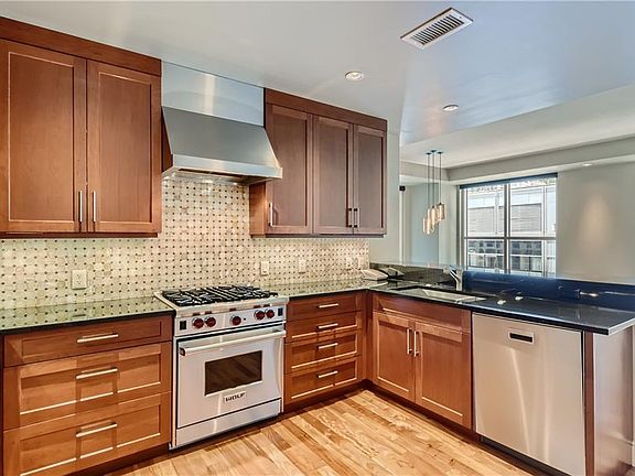 5th image of 98 San Jacinto Blvd #903
