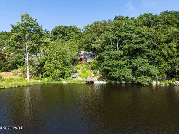 111 Waterview Dr, Hawley, PA 18428