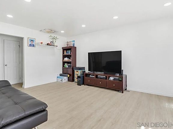 4th image of 5436 Division St