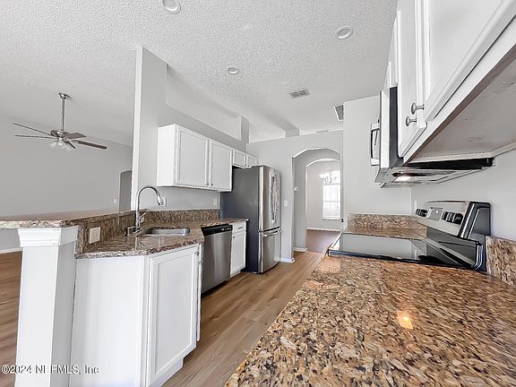5th image of 4081 EDGELAND Trail