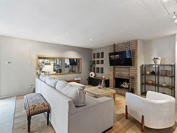 3rd image of 10566 High Hollows Dr