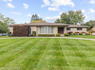 5111 Saint Richard Dr, Shelby Township, MI 48316