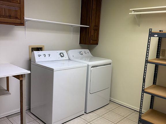 3rd image of 3135 Lake Park Way