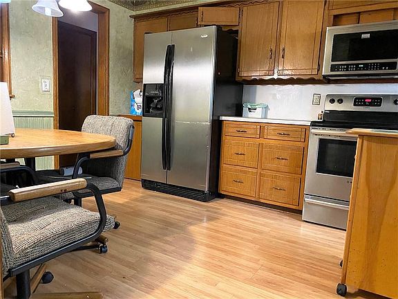 3rd image of 4821 Leslie Dr