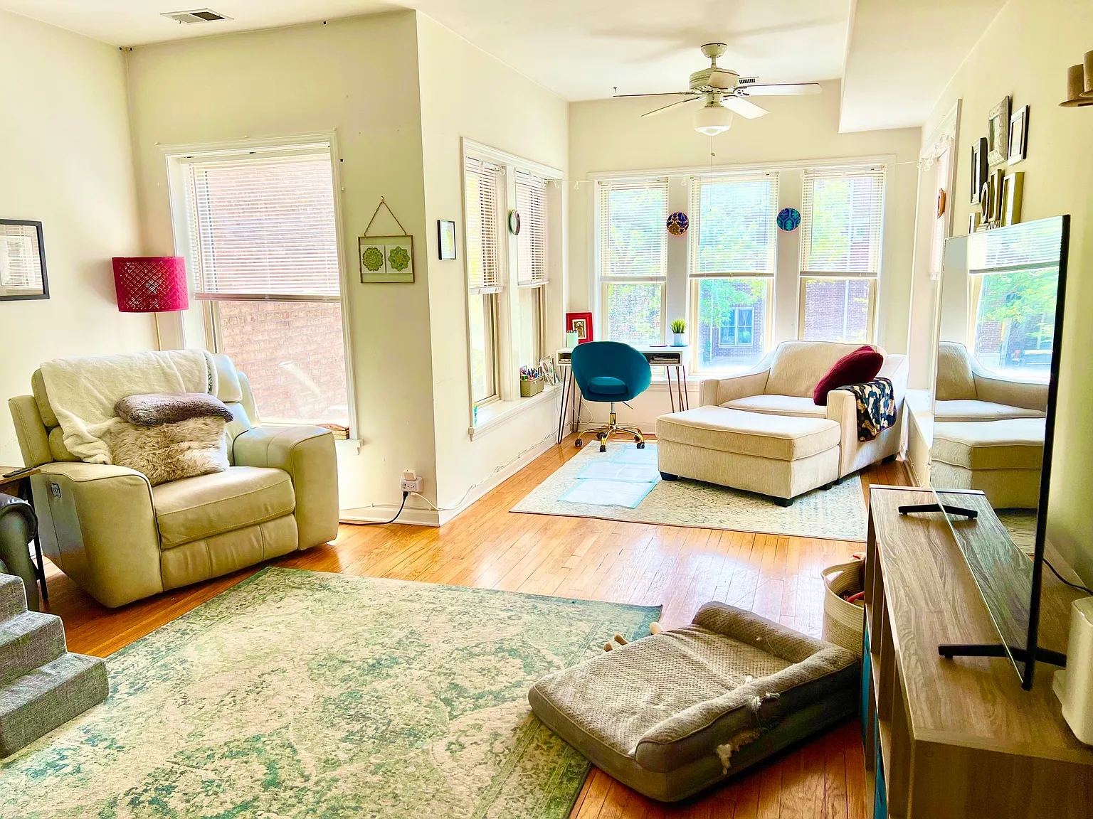 3 bed, 1900 sqft, $3,000 — Photo 2