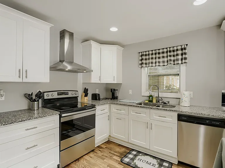 1089 McDaniel St SW — Photo 10
