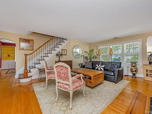 4th image of 215 Melville Road