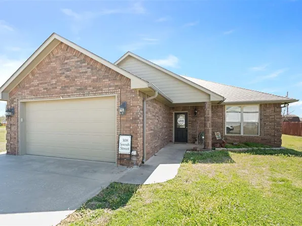 308 7th St, Elgin, OK 73538