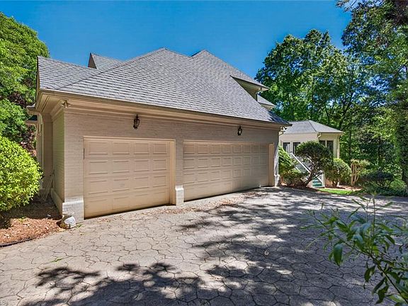 4th image of 3007 County Clare Rd