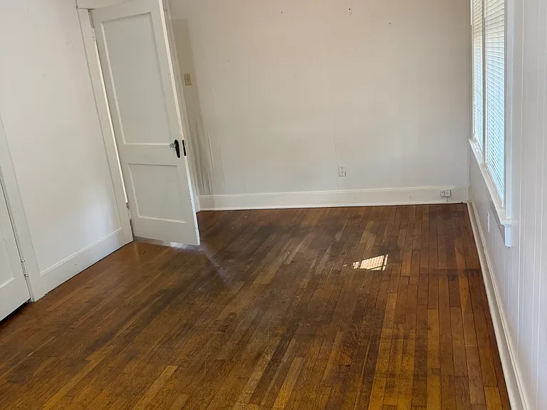 2185 Glasgow Ave — Photo 8