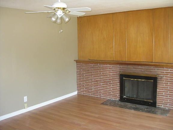 4th image of 21203 32nd Ave S