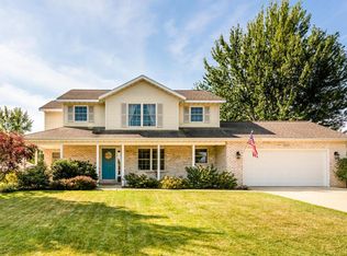 4143 Grandwood Cir, Saint Joseph, MI 49085