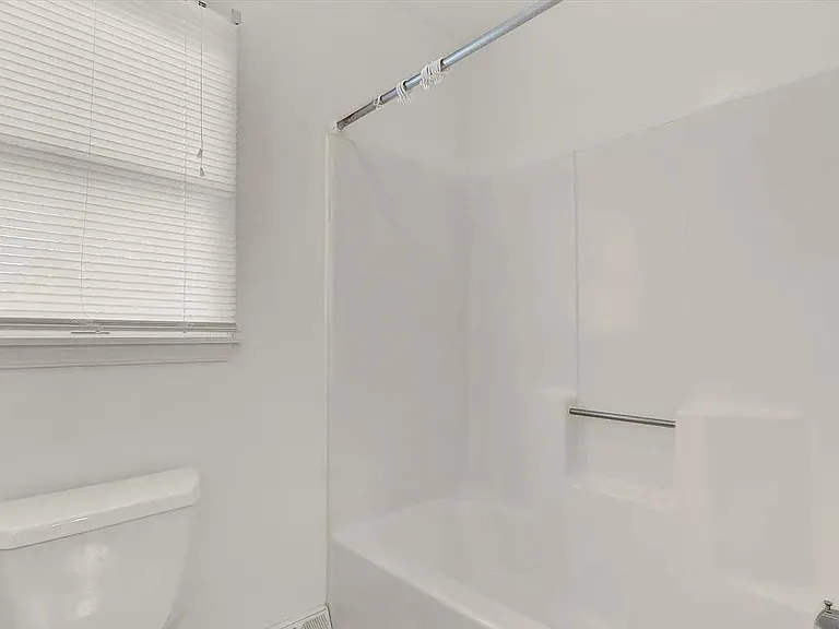 417 N Market St — Photo 7
