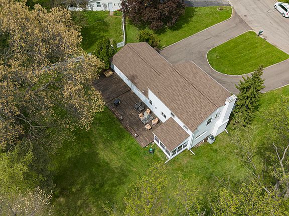 5th image of 1734 Greenbriar Dr