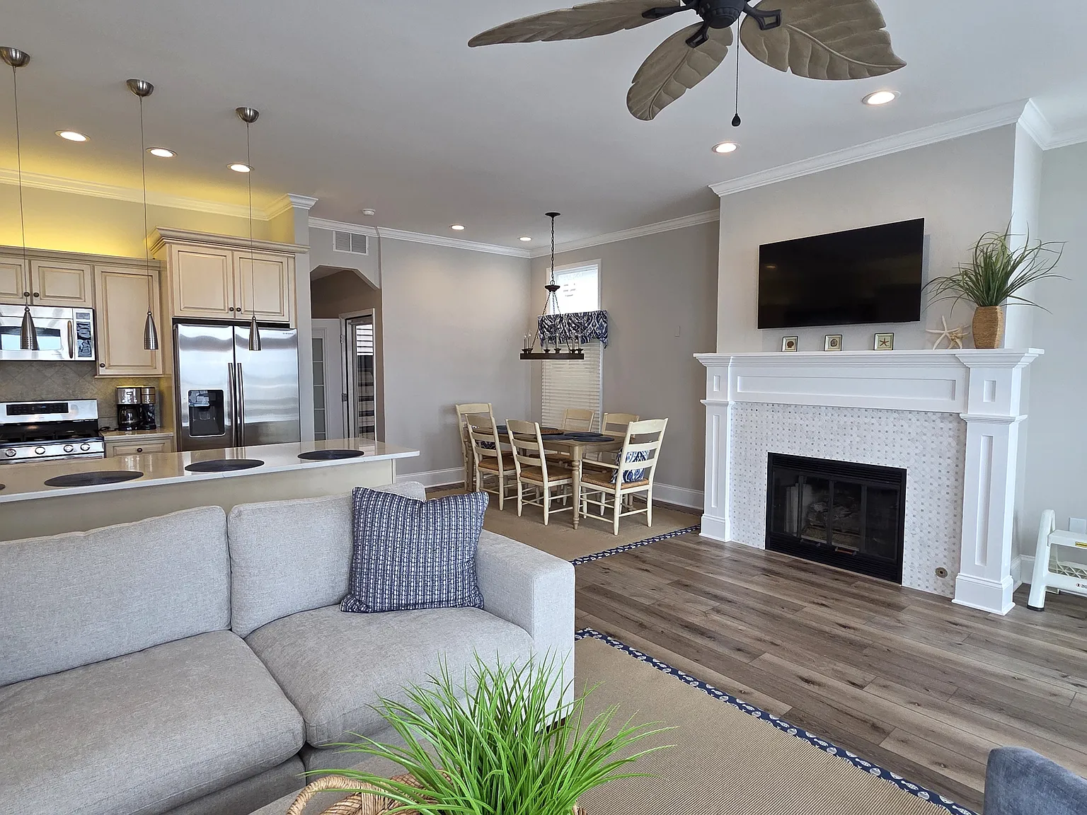 3 bed, 1214 sqft, $3,900 — Photo 4