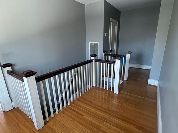 5th image of 135 Howeland Cir APT C