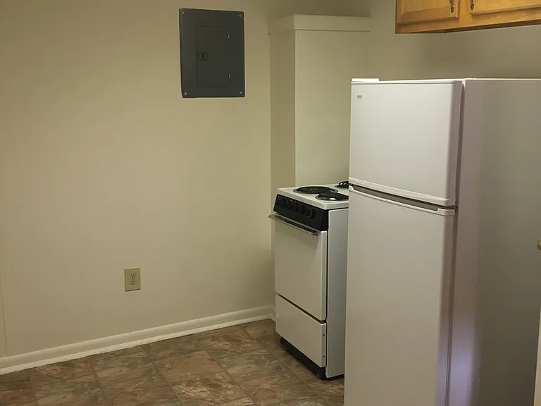 775 E. Broad St — Photo 76