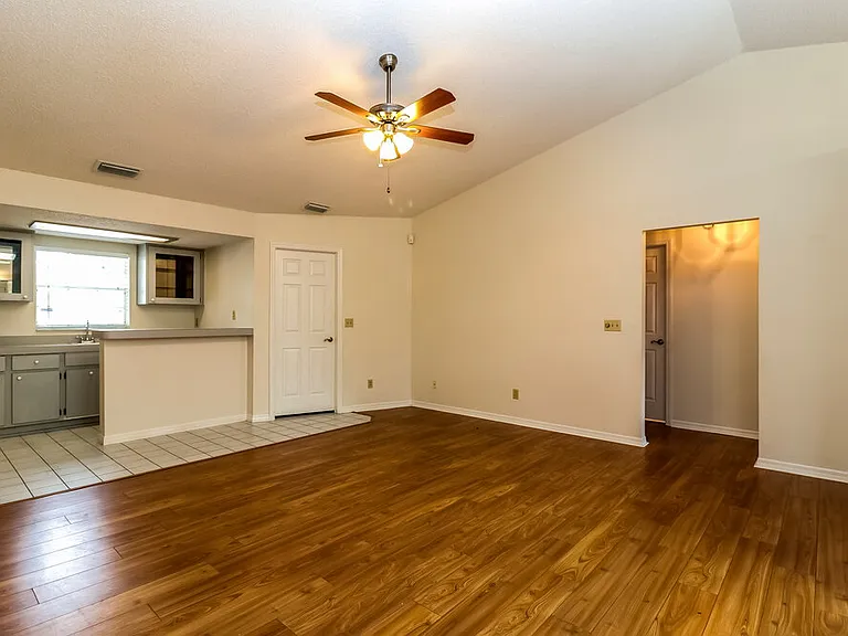 9132 Hawkins Ct — Photo 4