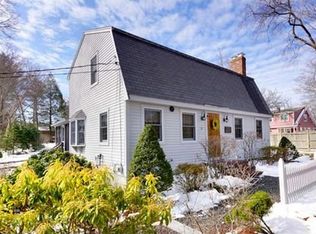 19 Guernsey St, Medway, MA 02053
