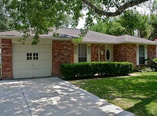807 Merribrook Ln, Friendswood, TX 77546