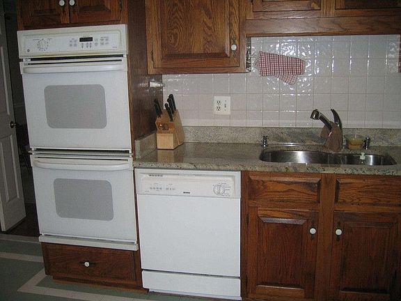 3rd image of 5901 Bendfield Dr