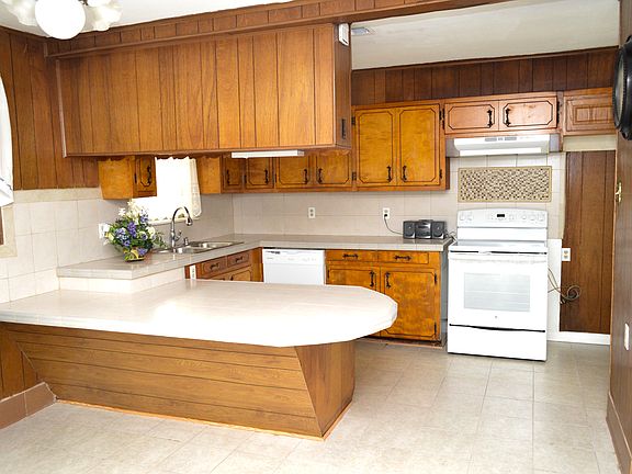3rd image of 30646 Anderson Dr