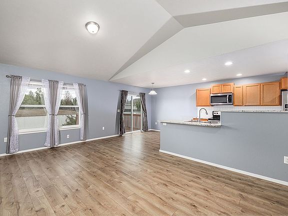 4th image of 17211 E Knox Ave