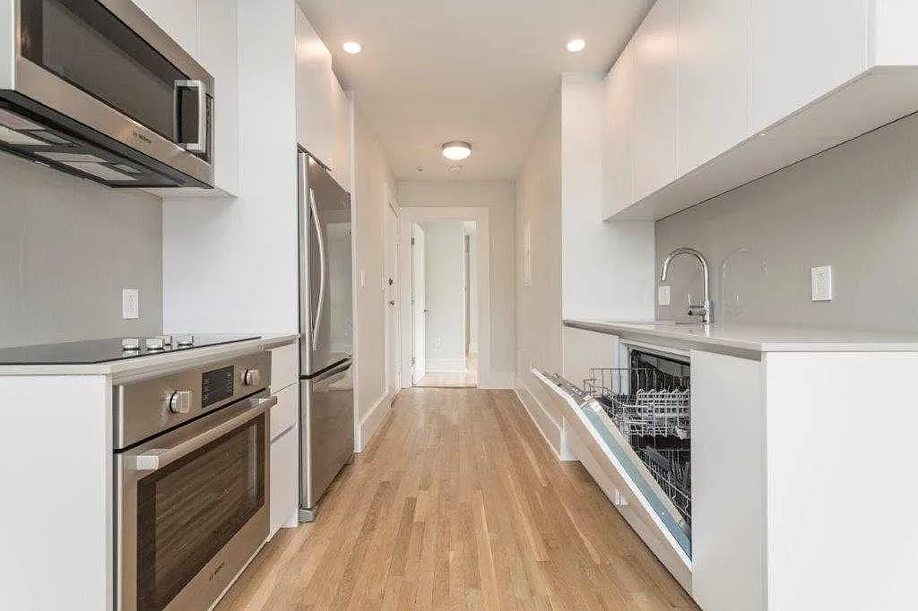 3 bed, $3,200 — Photo 2