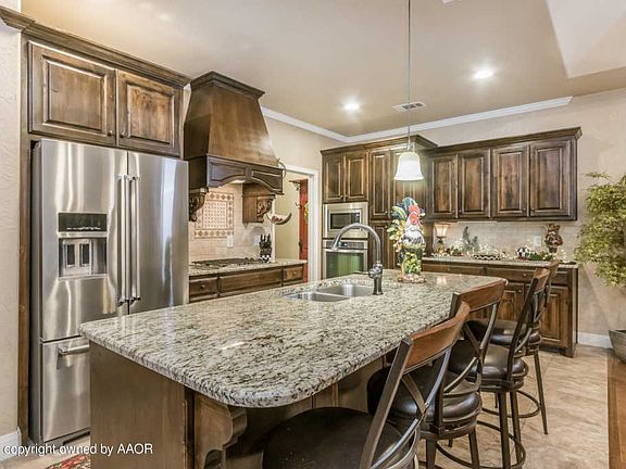 3rd image of 6305 Glenwood Dr