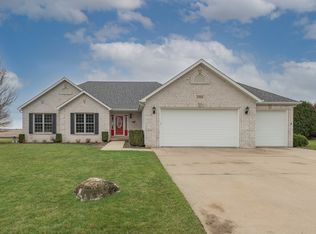 2904 Ernest Dr, Sandwich, IL 60548