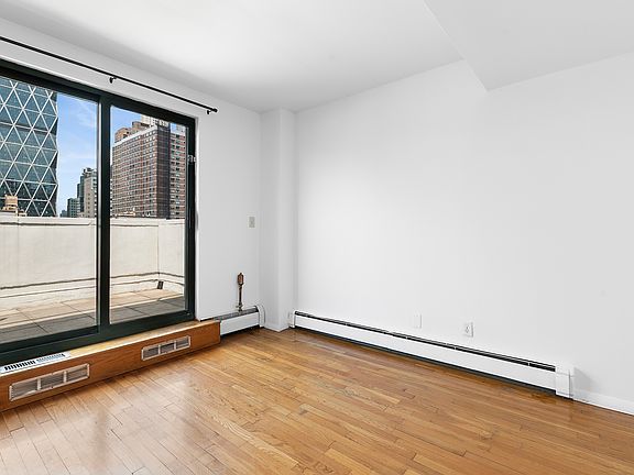 4th image of 325 W 51st St APT 6E