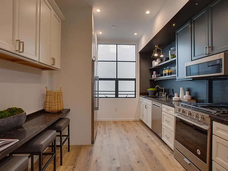 1254 N Las Palmas Ave #7 — Photo 9
