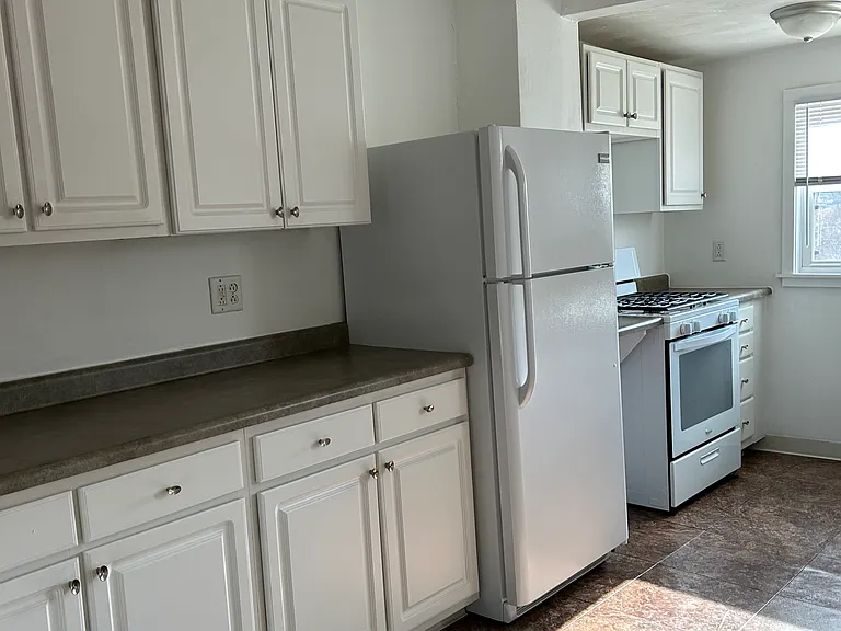 1430 Muldowney Ave — Photo 8