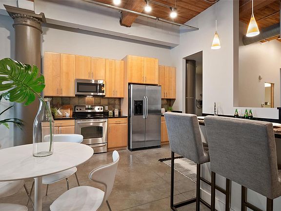 4th image of 1209 Washington Ave Suite 307