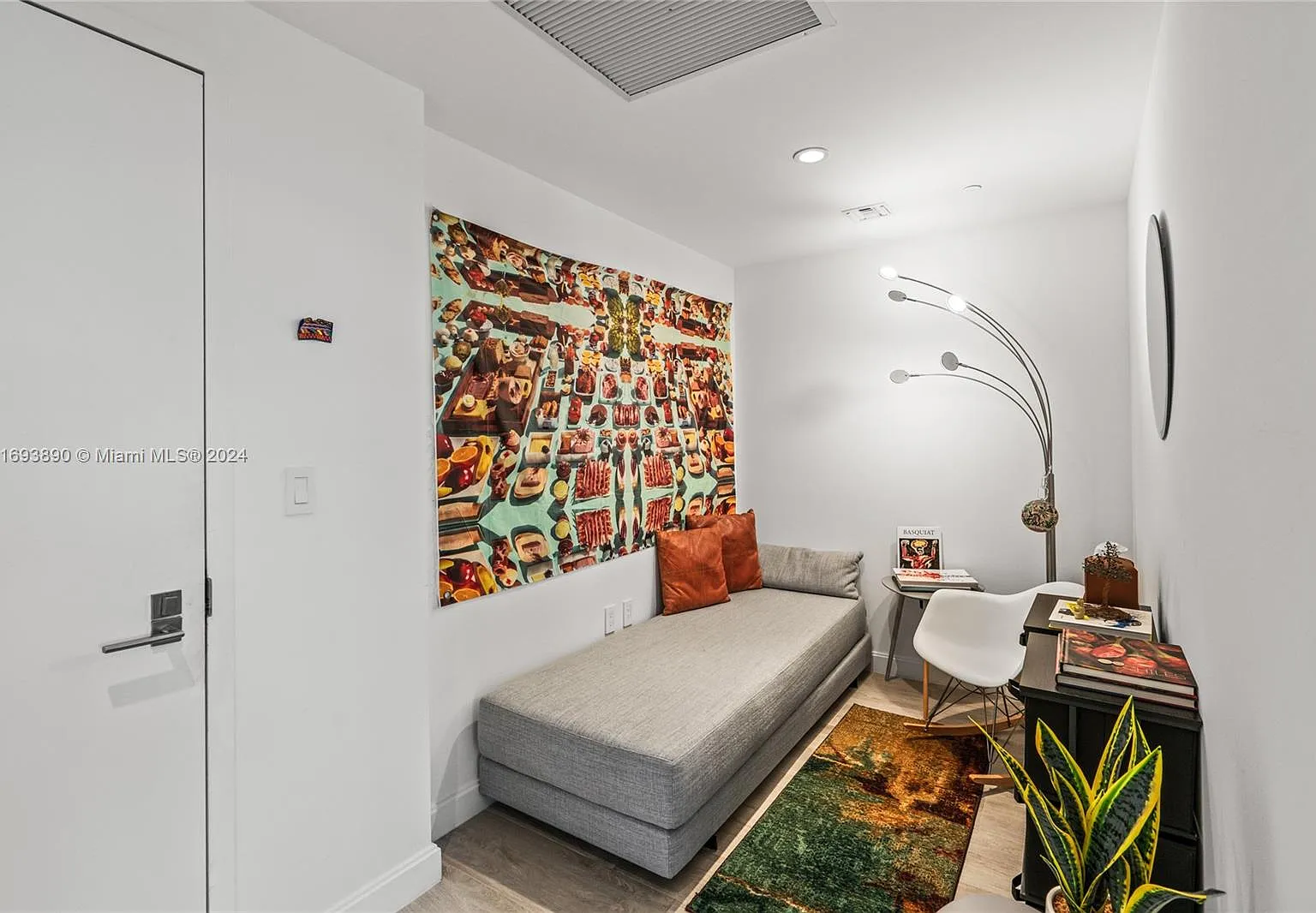 2 bed, 926 sqft, $6,000 — Photo 3