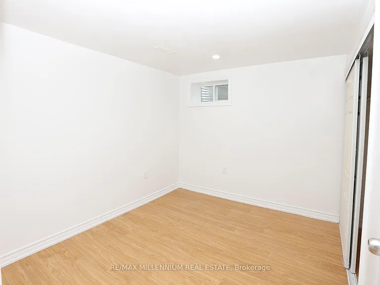 6482 Chaumont Cres #LOWER — Photo 7