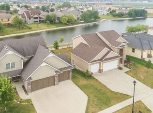 140 NE Gracewood Dr, Waukee, IA 50263