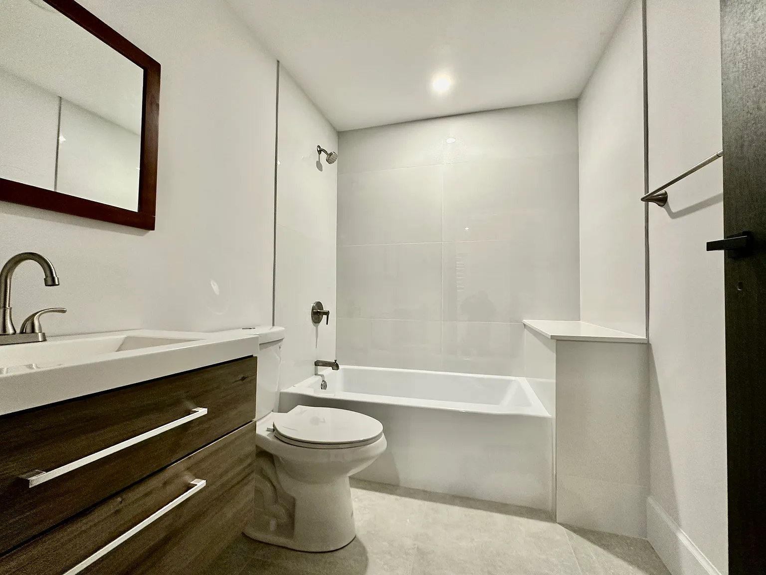 5 bed, $5,000 — Photo 1